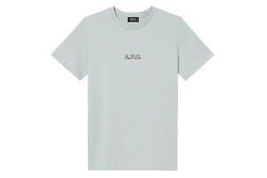 A.P.C.定番ロゴTシャツ、ペールブルーやチャコールグレーなどブティック限定ニュアンスカラー - ファッションプレス