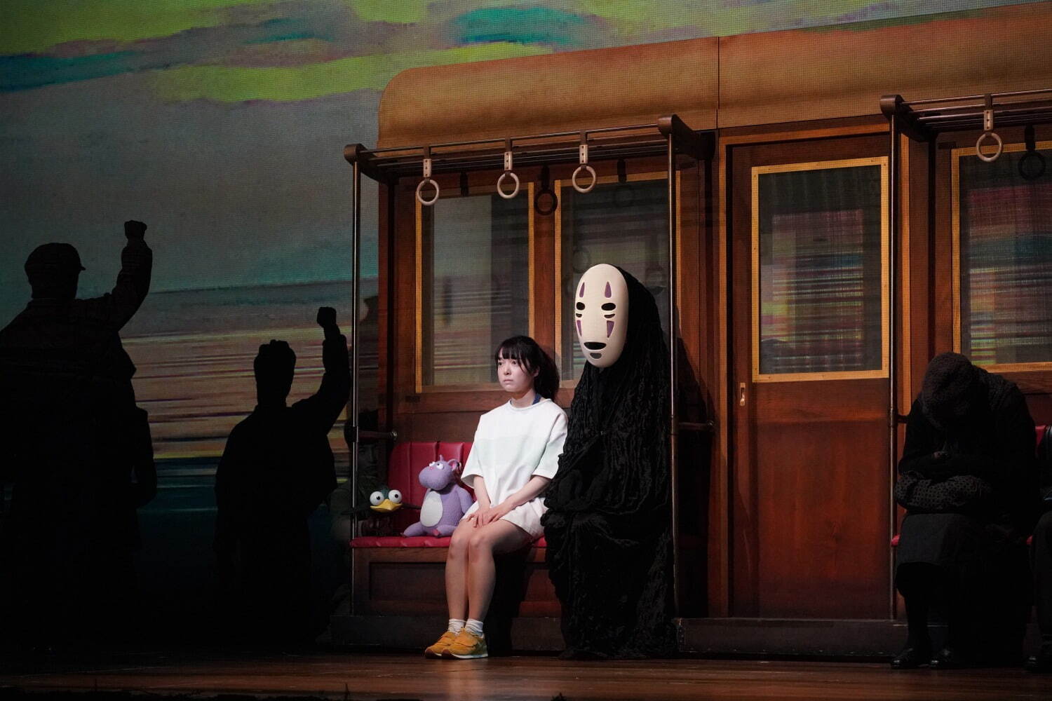舞台『千と千尋の神隠し』再演、2024年公演の千尋役に橋本環奈・上白石 