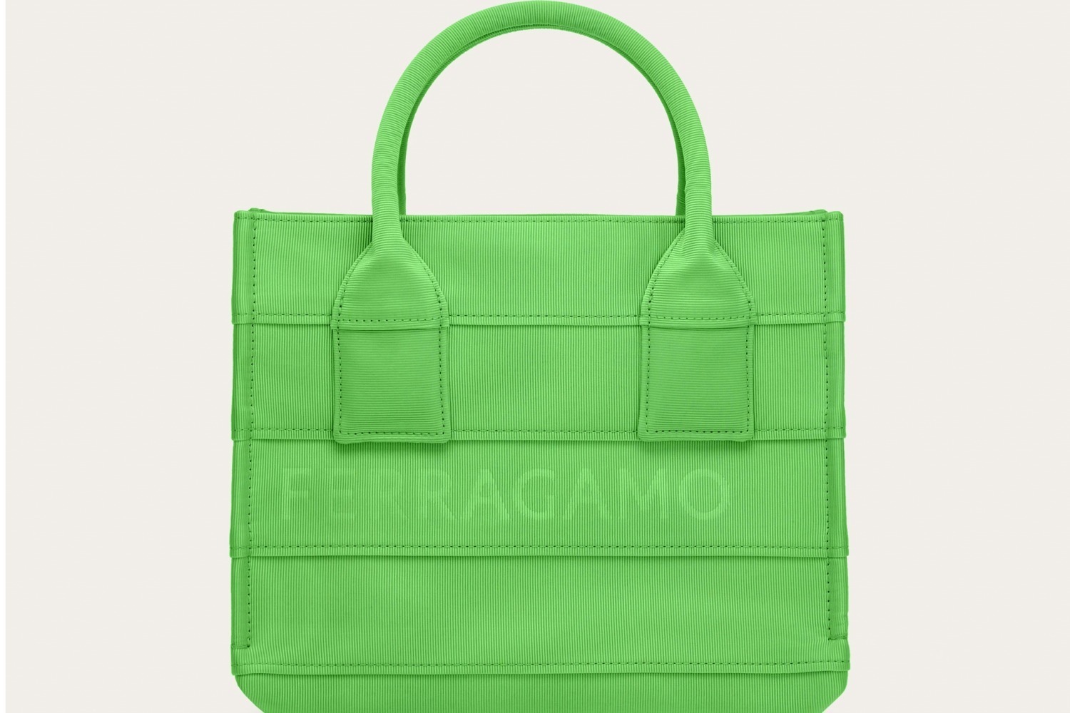 フェラガモ“グログラン”使用の新作ウィメンズトートバッグ、ピンクや