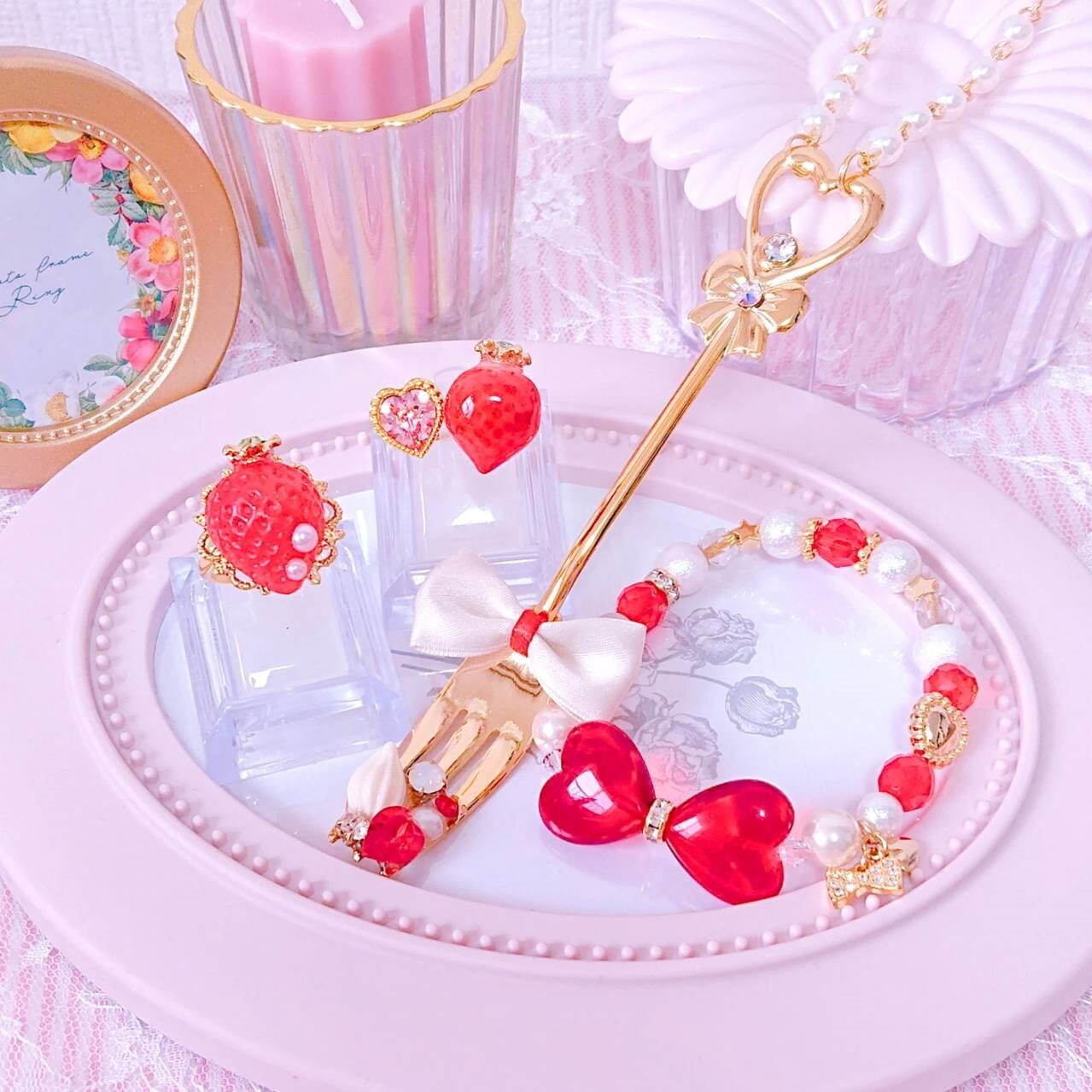 Strawberry jellyリング 2,530円
マジカルストロベリーフォークリング 3,410円
フォークネックレス＊ショートケーキ 3,630円
A present...ブレスレット 2,750円