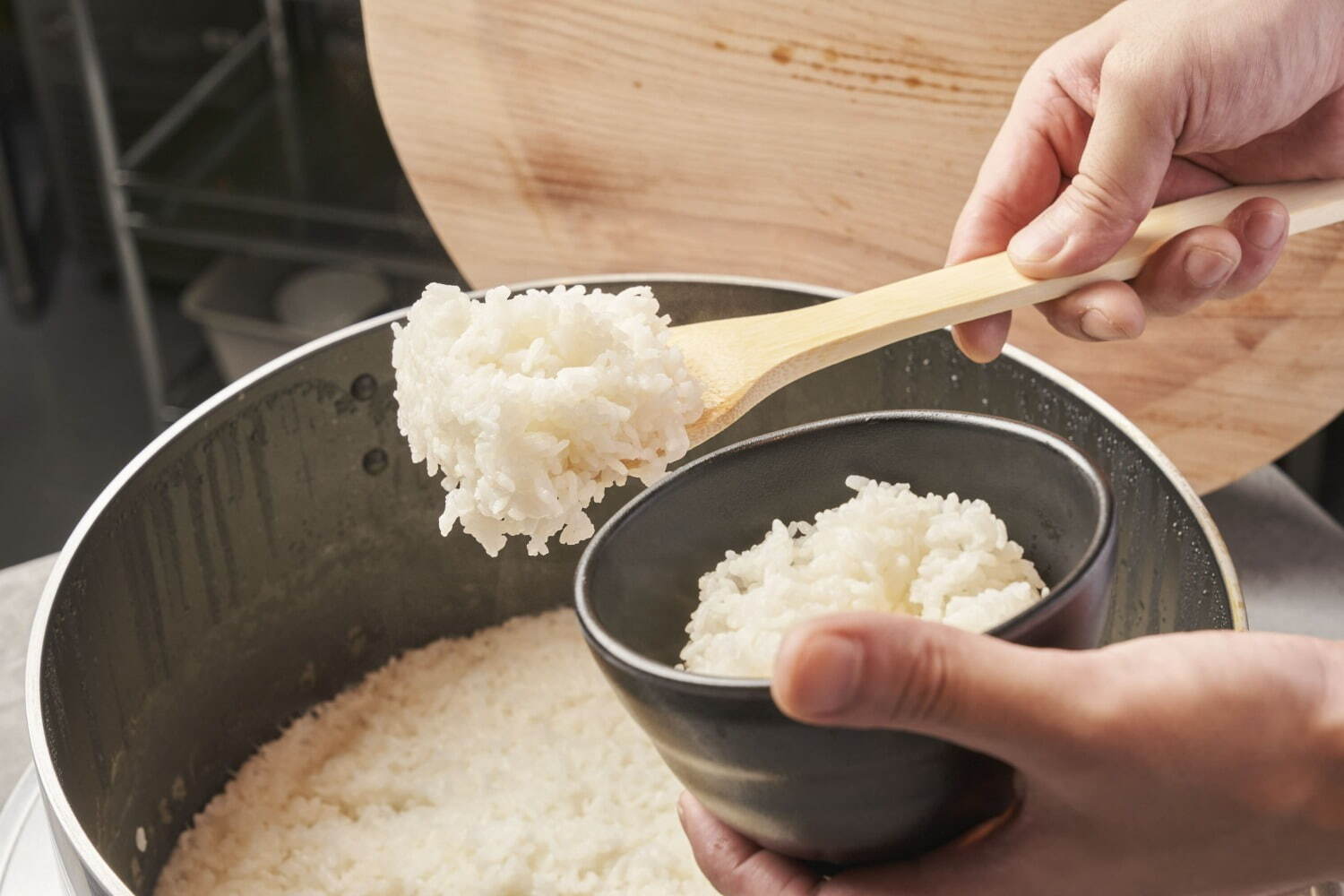 生ハンバーグ専門店「極味や」名古屋パルコに、肉の旨味たっぷり“極上ハンバーグ”を鉄板で｜写真8