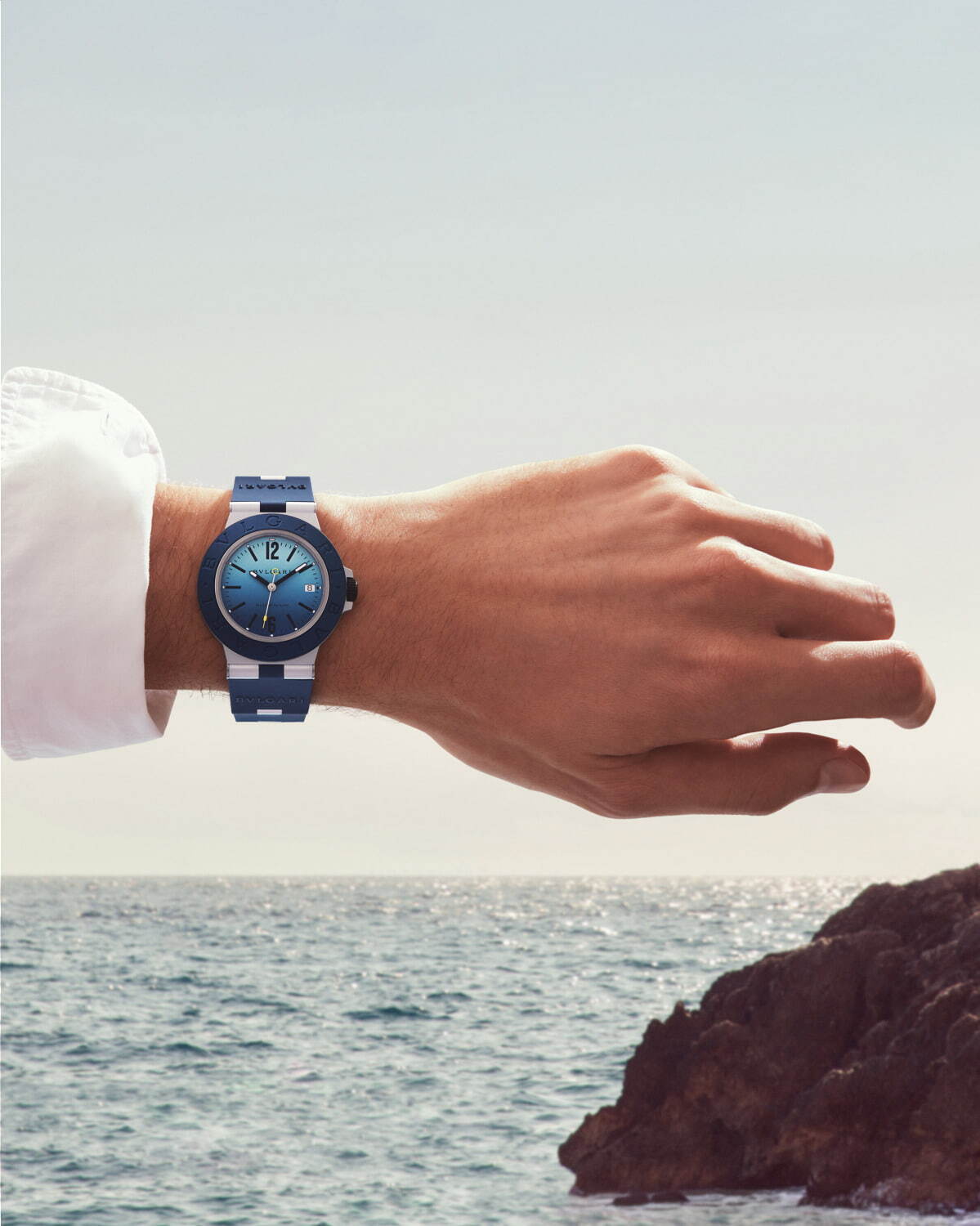 ブルガリの腕時計「ブルガリ アルミニウム」新作、“地中海”着想の限定