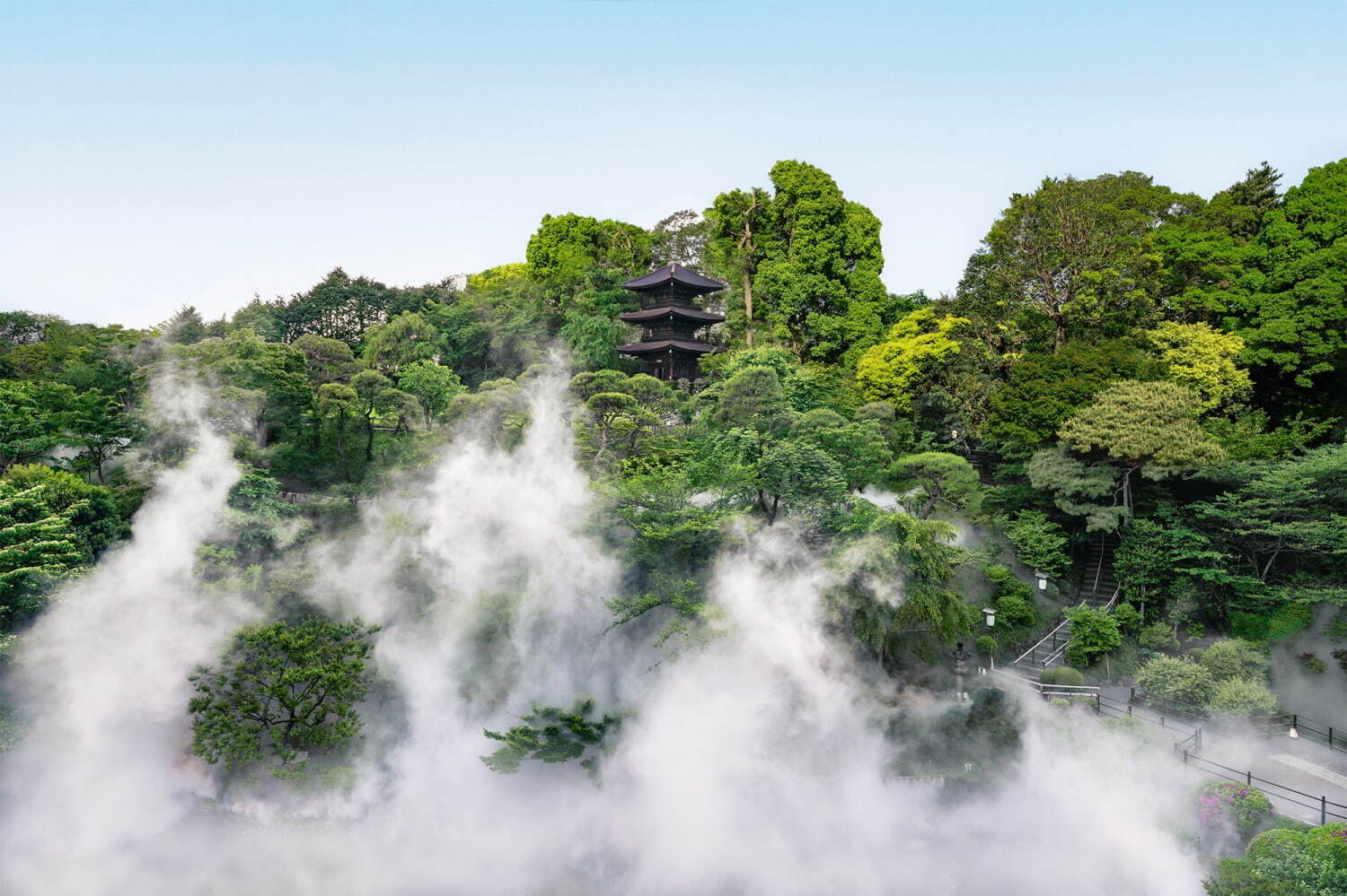 ホテル椿山荘東京「超雲海」庭園内に雲海が出現、“ミスト量2倍”でまるで水墨画のような絶景に｜写真2