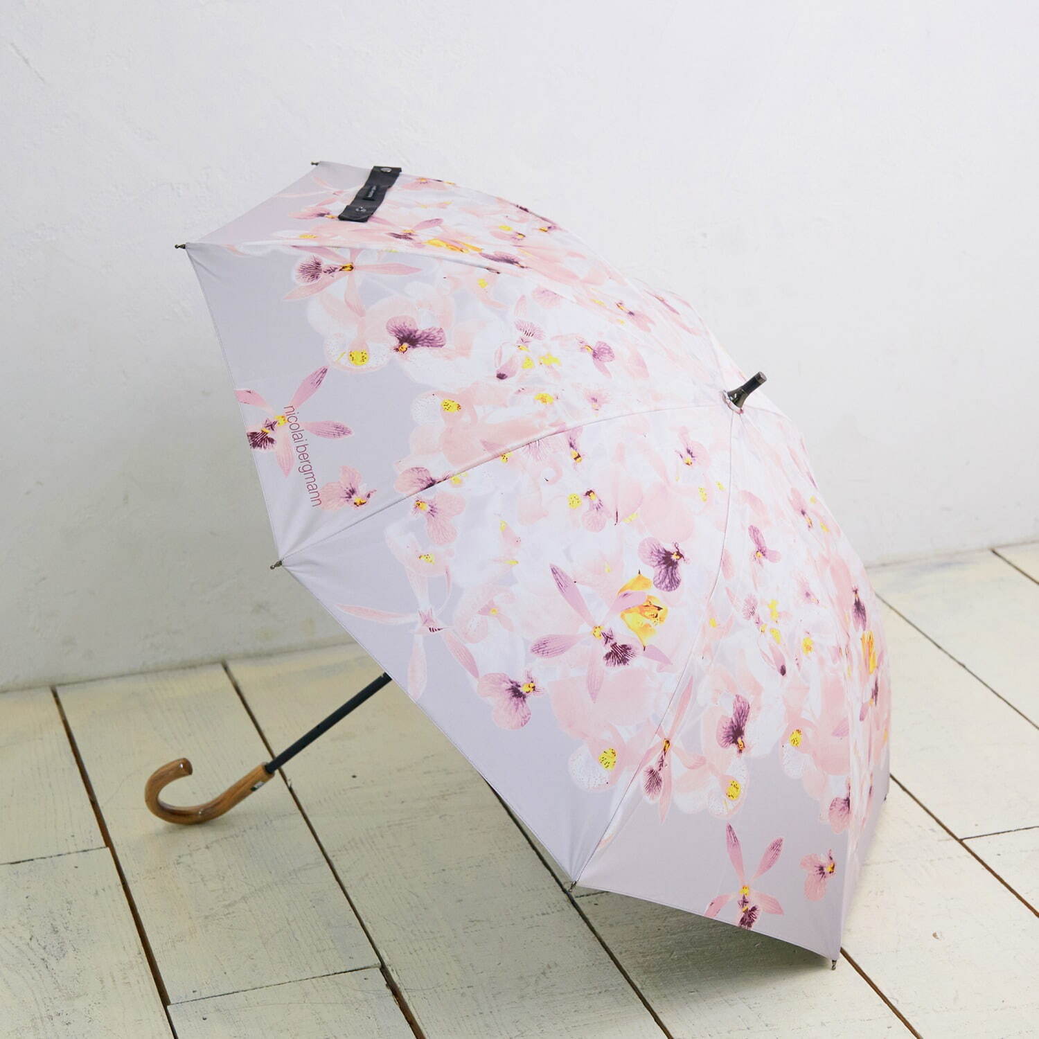 ニコライ バーグマンの“すずらん”や“蘭の花”が晴雨兼用傘に、涼しげペールブルー＆若草色など｜写真3