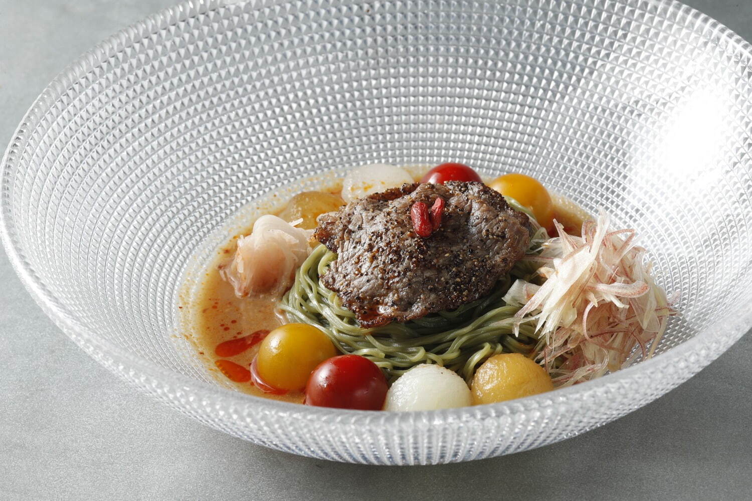 ホテル雅叙園東京「涼麺」夏限定で、贅沢オマール海老のアラビアータ＆帆立とマンゴーの冷製パスタ｜写真6