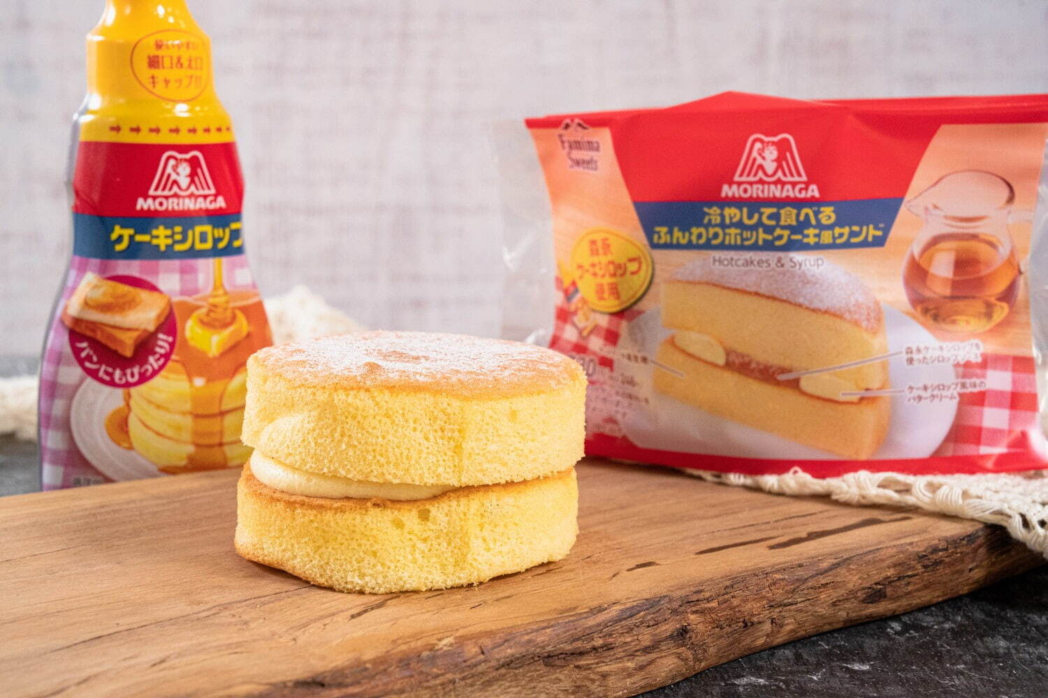 ファミマ×森永コラボスイーツ、ホットケーキミックス着想サンド＆ミルクココアのクリームサンド｜写真1