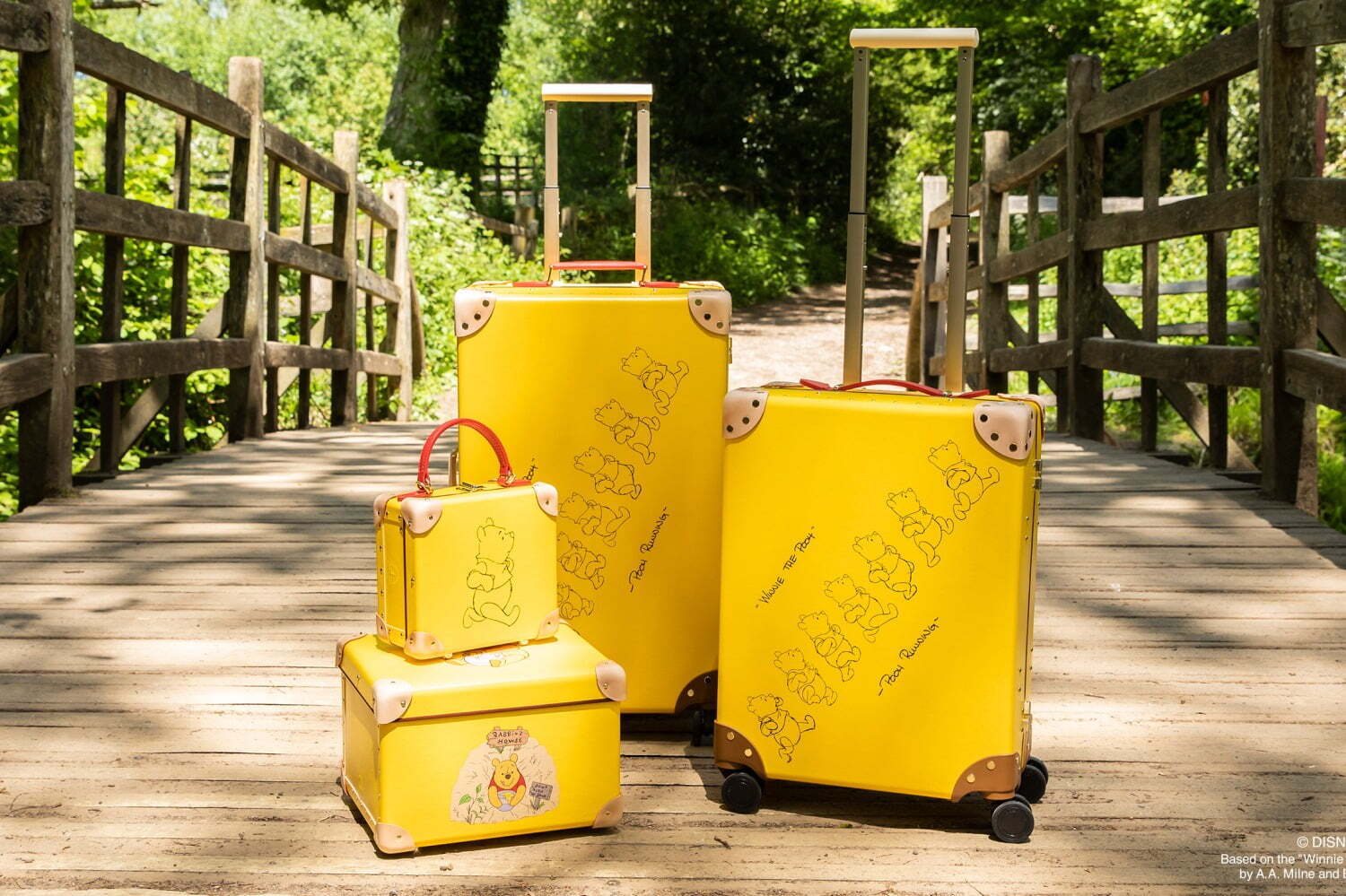 グローブ・トロッター「くまのプーさん」のスーツケース、スケッチアートを施したイエローボディ - ファッションプレス