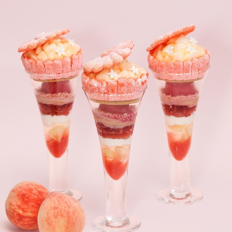 「Parfait aux charlotte peche〜桃づくしパフェ〜」2,500円、ドリンク付き 3,050円