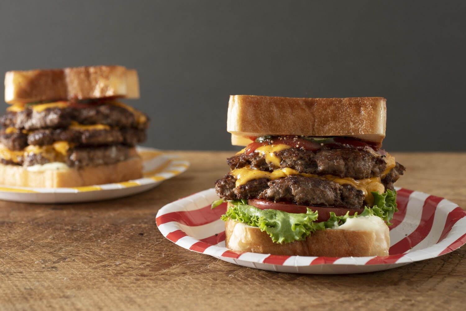 クラフトバーガー専門店「ジェービーズ トーキョー」渋谷ミヤシタパークに、“四角い”自家製ハンバーガー｜写真1