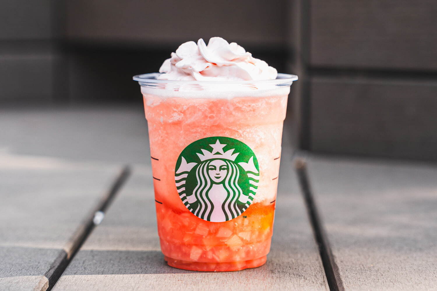 スターバックス(Starbucks Coffee) GABURI ピーチ フラペチーノ｜写真4