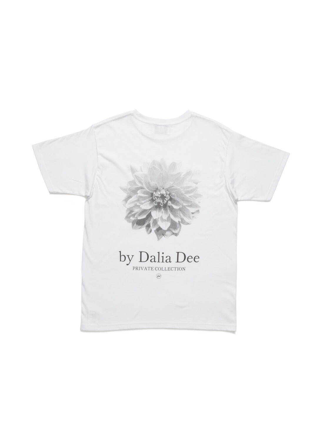 フラグメント デザイン“ダリアの花”プリントの白黒Tシャツ＆フーディ