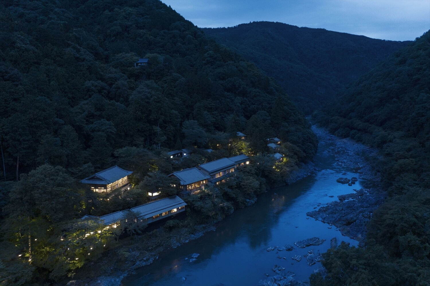 星のや京都「奥嵐山の観月の宴」夕暮れを眺める屋形舟や“月見”にまつわる日本酒＆秋の味覚ディナー｜写真6