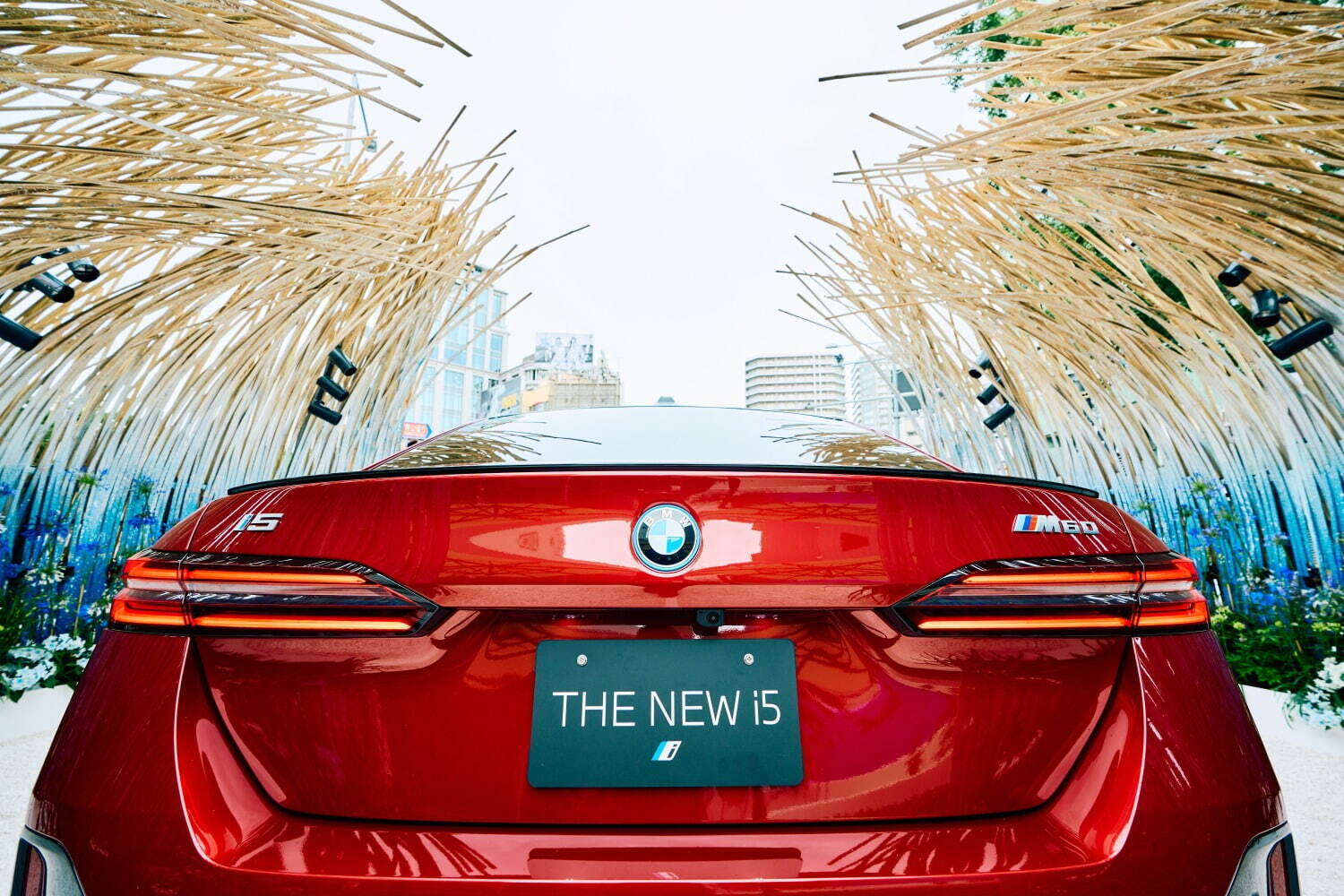 BMWの期間限定イベントが表参道で、日本初！電気自動車「BMW i5」展示＆限定フードメニューも｜写真22
