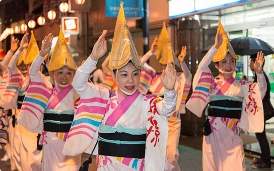 「第55回 下北沢阿波おどり」下北沢一番街商店街で4年ぶり開催、全21の団体が阿波おどりを披露｜写真1