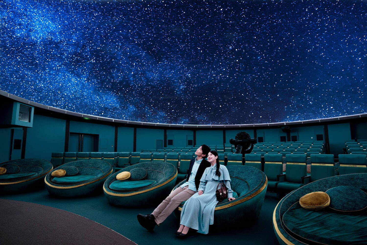 「星空夏祭り」有楽町・プラネタリア TOKYOで、夜空に上がる花火演出&“光る”ラムネなど｜写真2