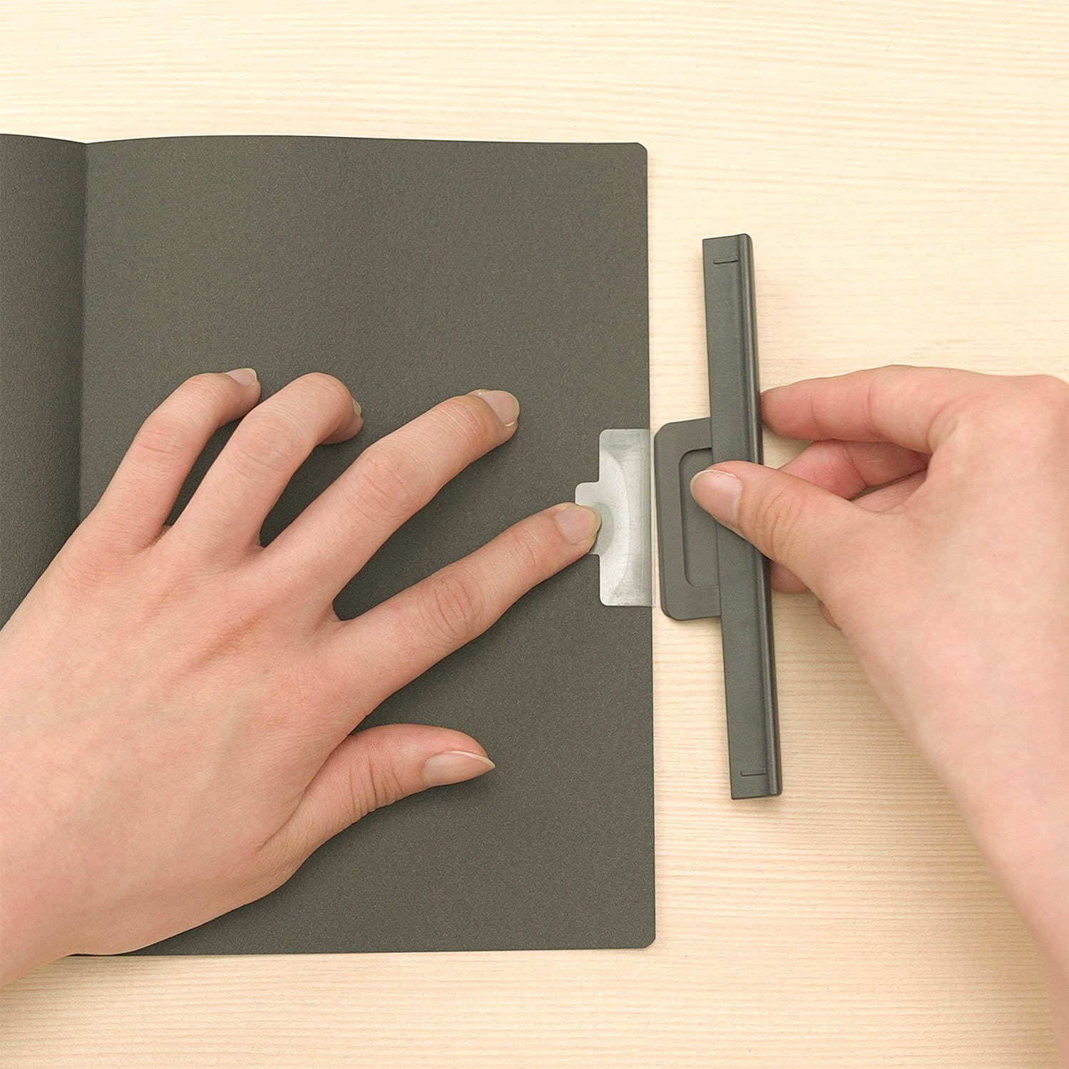 “ノート専用”ボールペン「ピタン」がゼブラから、磁石でノートと一体化するスマートなボールペン｜写真5