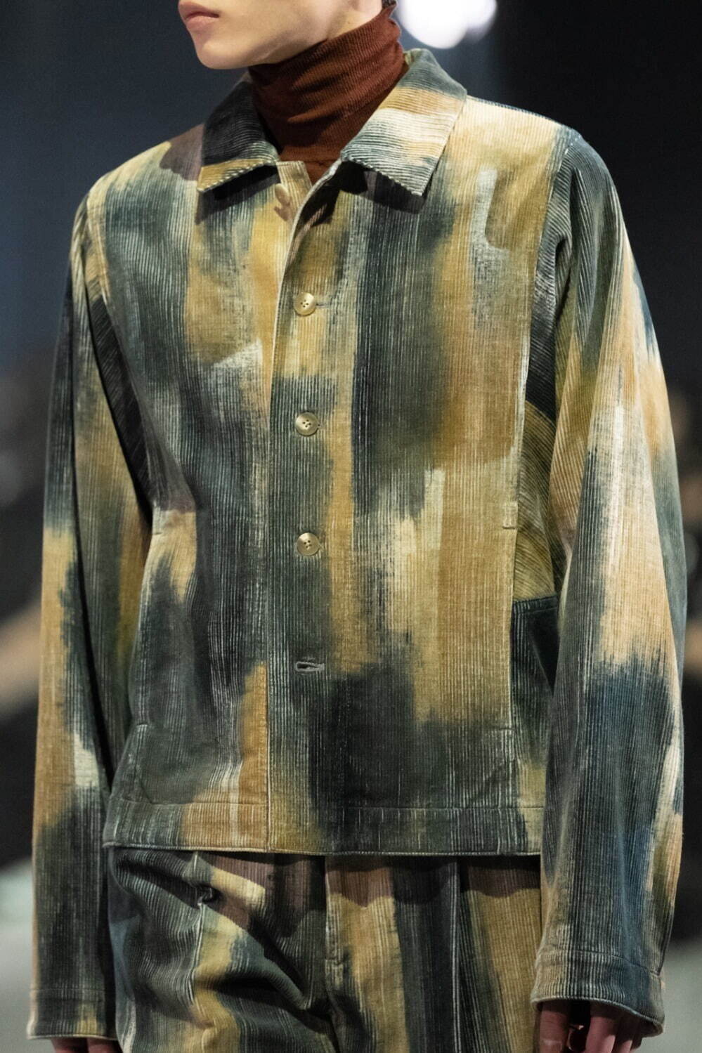 イレニサの新作、手染めコーデュロイのブルゾン＆ストライプ柄のオーバーサイズシャツ｜写真20