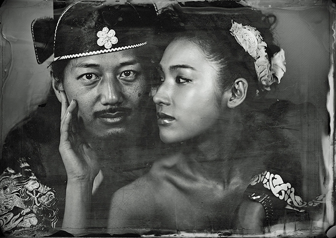 フォトグラファー本間日呂志らによる湿板肖像写真展「NUN」原宿で開催 | 写真