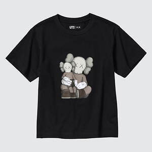 ユニクロ「UT」KAWSコラボ - “××”モチーフのTシャツやスウェット