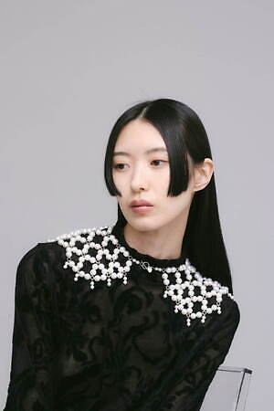 ミューラル“氷花”に着想したベロアジャカードのドレスなど、東京＆大阪
