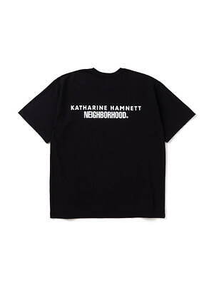 ネイバーフッド×キャサリン ハムネットのコラボTシャツ、ロゴやピース