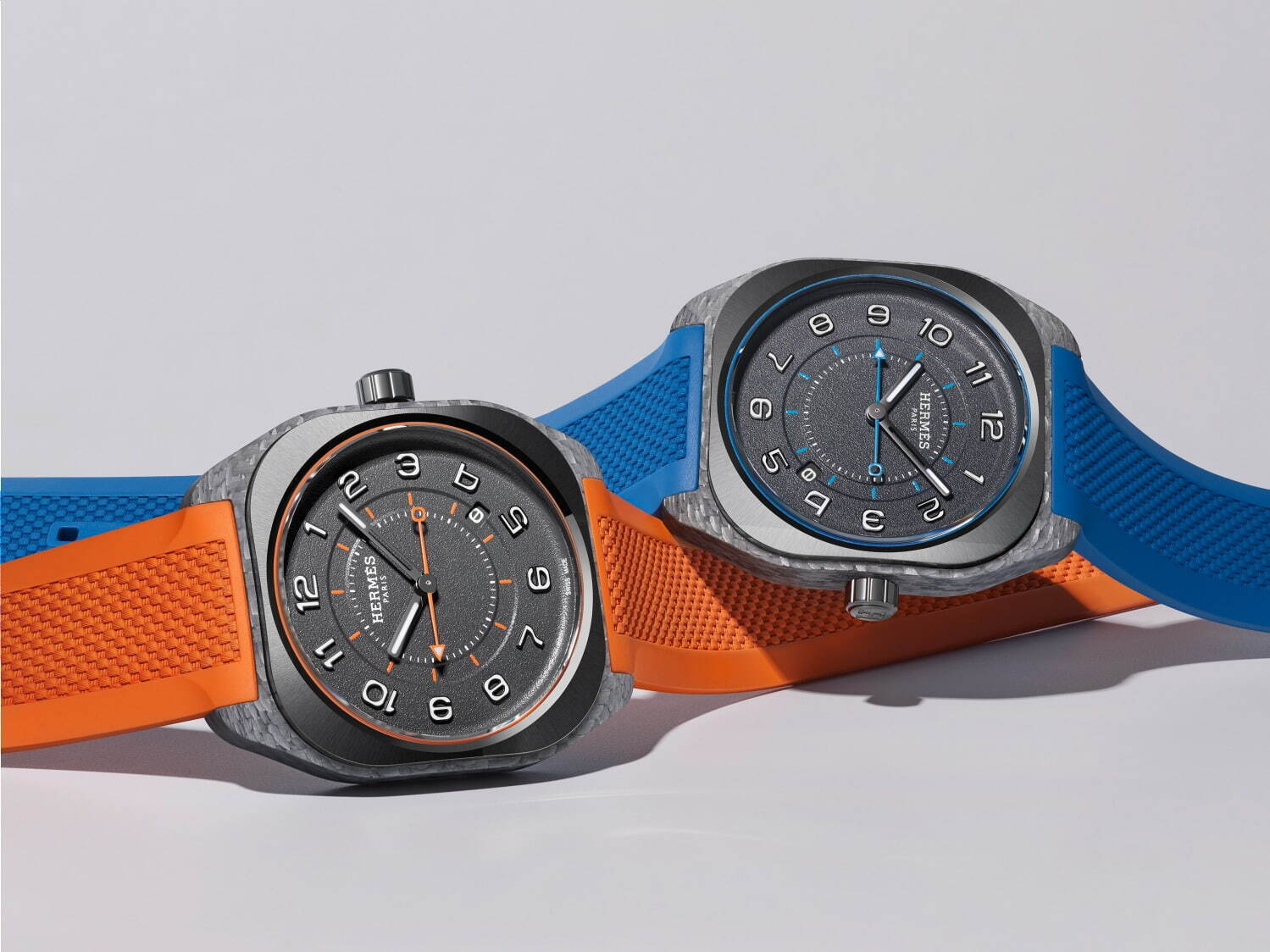 エルメス“クッション形ケース”のメンズ腕時計「エルメスH08」イエロー