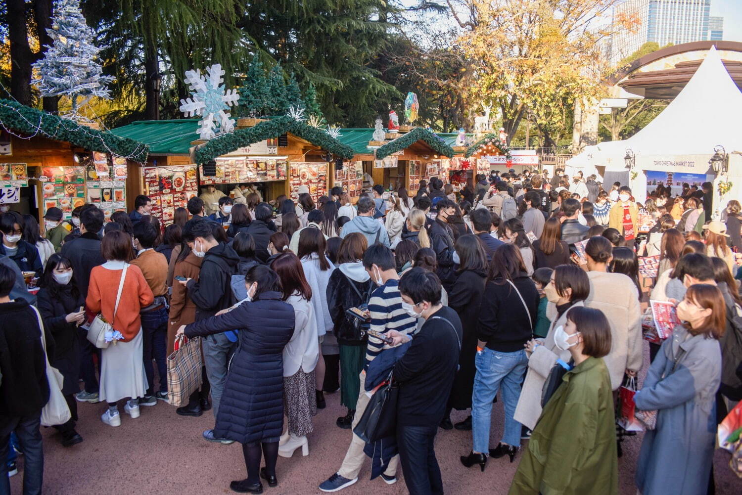 日本最大級「東京クリスマスマーケット2023」明治神宮外苑で - グリューワインや欧風料理、雑貨も｜写真1