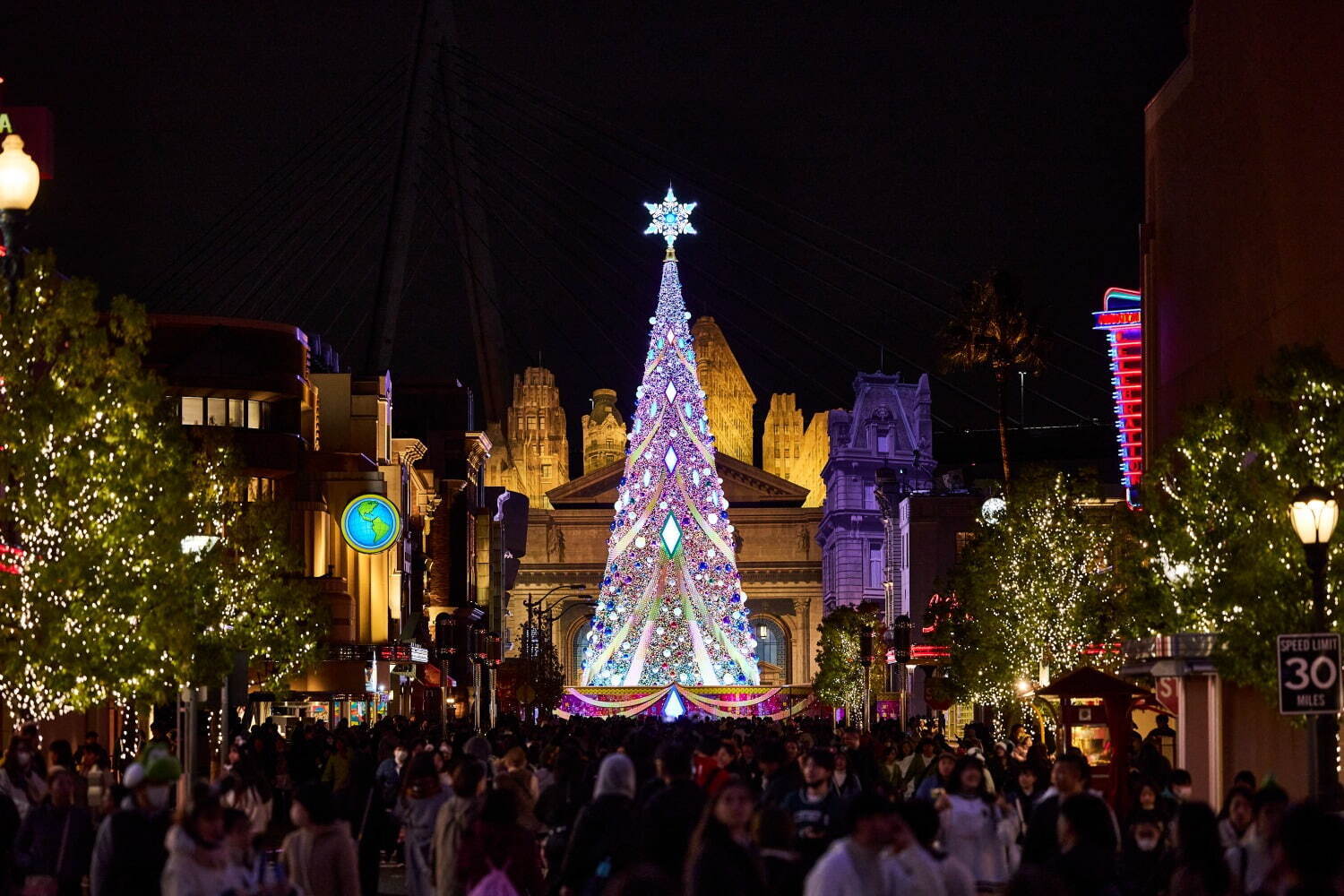 USJ「NO LIMIT！クリスマス 2023」“ド派手DJ”によるナイトショー＆30m越えのツリー｜写真42