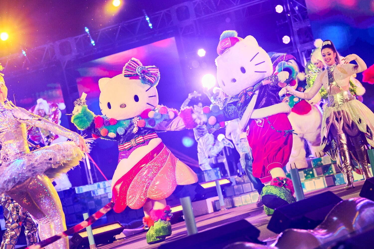 USJ「NO LIMIT！クリスマス 2023」“ド派手DJ”によるナイトショー＆30m越えのツリー｜写真14