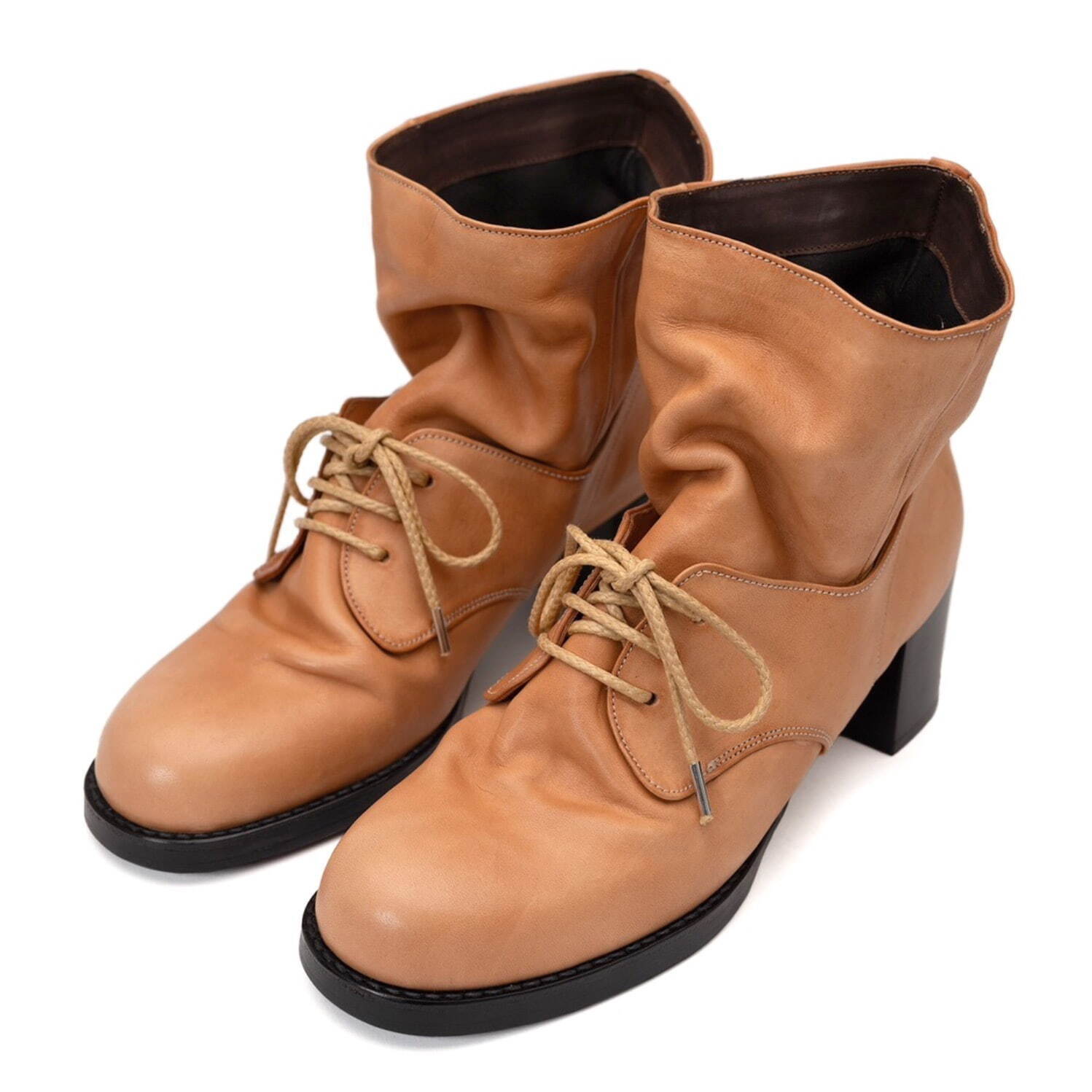 アトリエ ミハラヤスヒロのメンズ＆ウィメンズ革靴、“荒削り”ソールの短靴やブーツ｜写真10