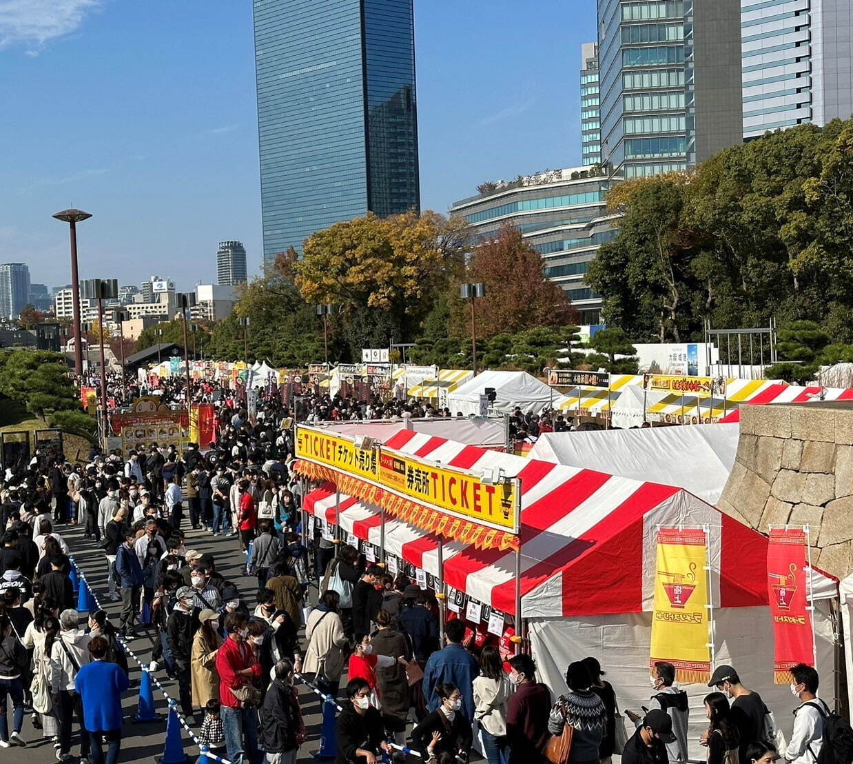 食フェス「シノビーもぐもぐパーク」が大阪城公園で、厳選ラーメン＆“別腹スイーツ”を堪能｜写真3