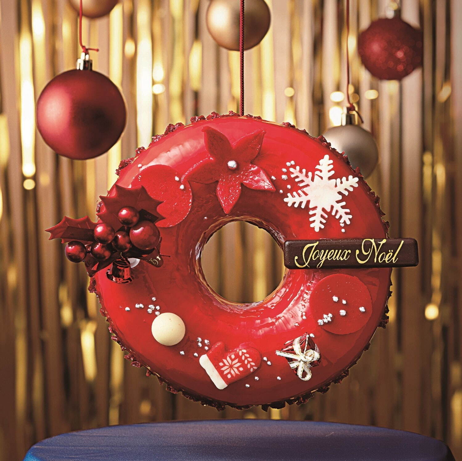 西武池袋本店23年クリスマスケーキ、“ベアサンタ”のチョコムース＆バラが彩るホワイトチョコボックス｜写真3