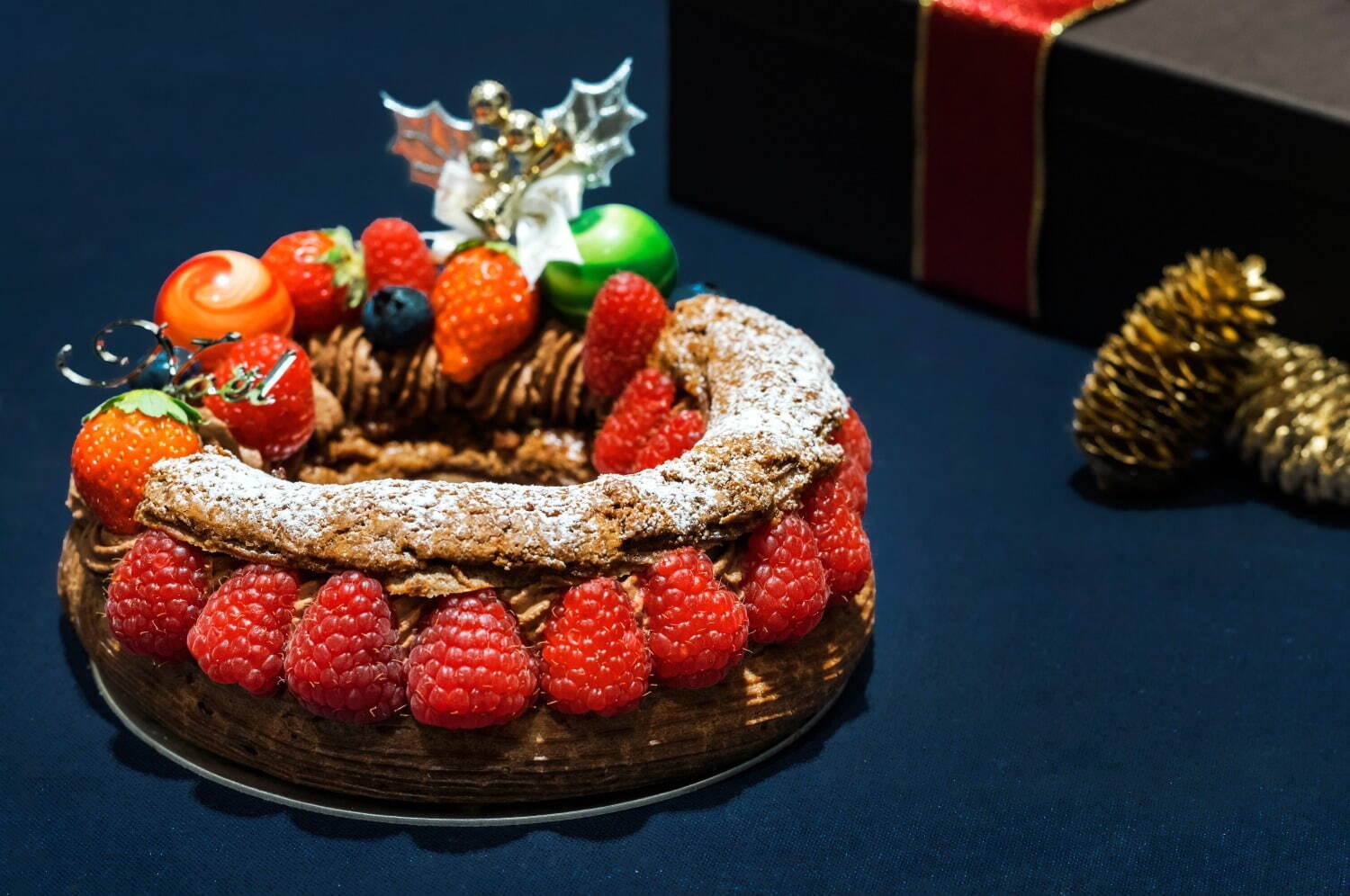 アンダーズ 東京23年クリスマスケーキ、真っ赤な苺ムースケーキや“ツリー風”ピスタチオモンブラン｜写真4