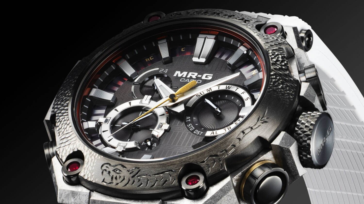 G-SHOCK、兜を彫金で表現した新作腕時計「MRG-B2000SG」最上位モデル 