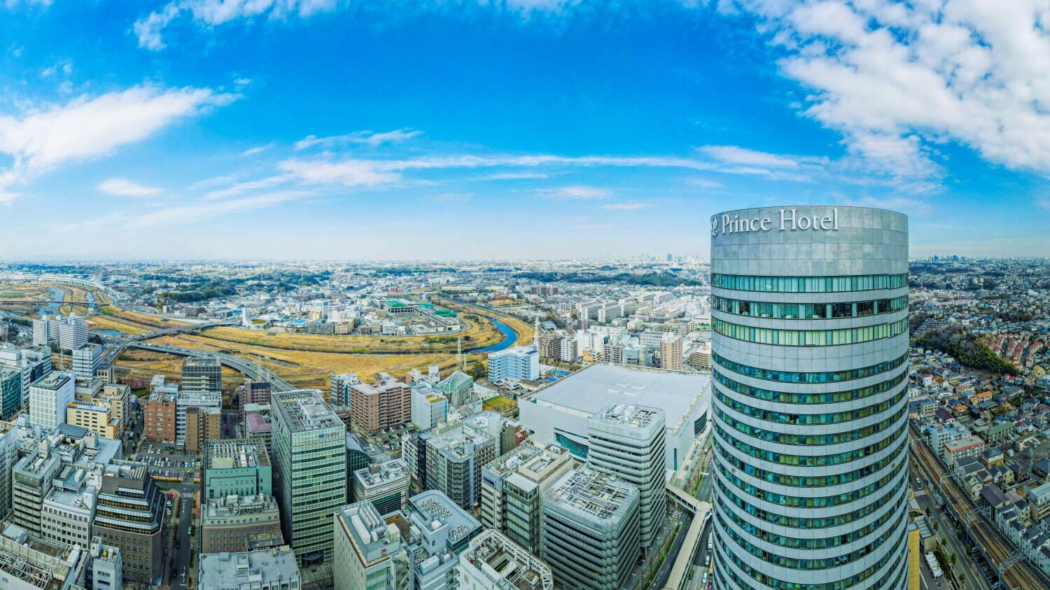 “絶景で楽しむ”「天空のクリームソーダ」新横浜プリンスホテルで、青空や夕焼けなど3色の空模様｜写真3