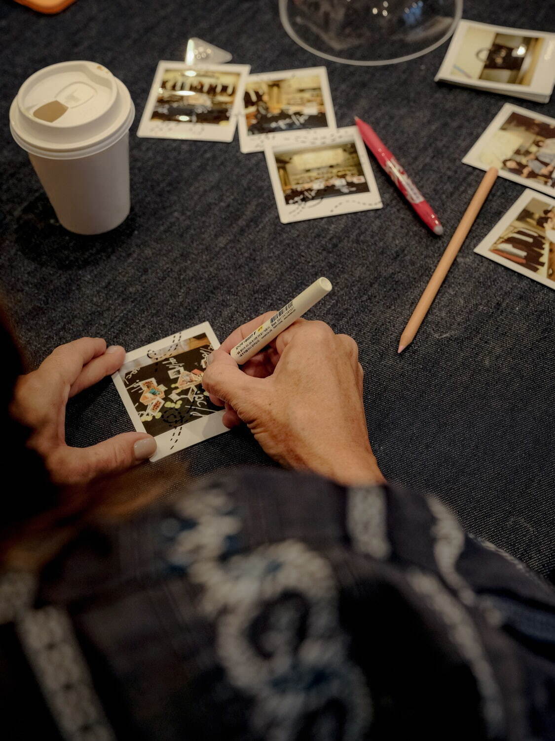 A.P.C.×ジェシカ・オグデンの刺繍ワークショップに密着、渋谷パルコ限定の新コラボスウェットも｜写真13