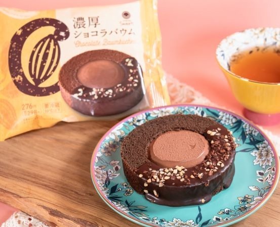 ファミリーマート新作“超濃厚チョコ”スイーツ、ショコラエクレア＆生チョコクリーム入りバウムなど｜写真3