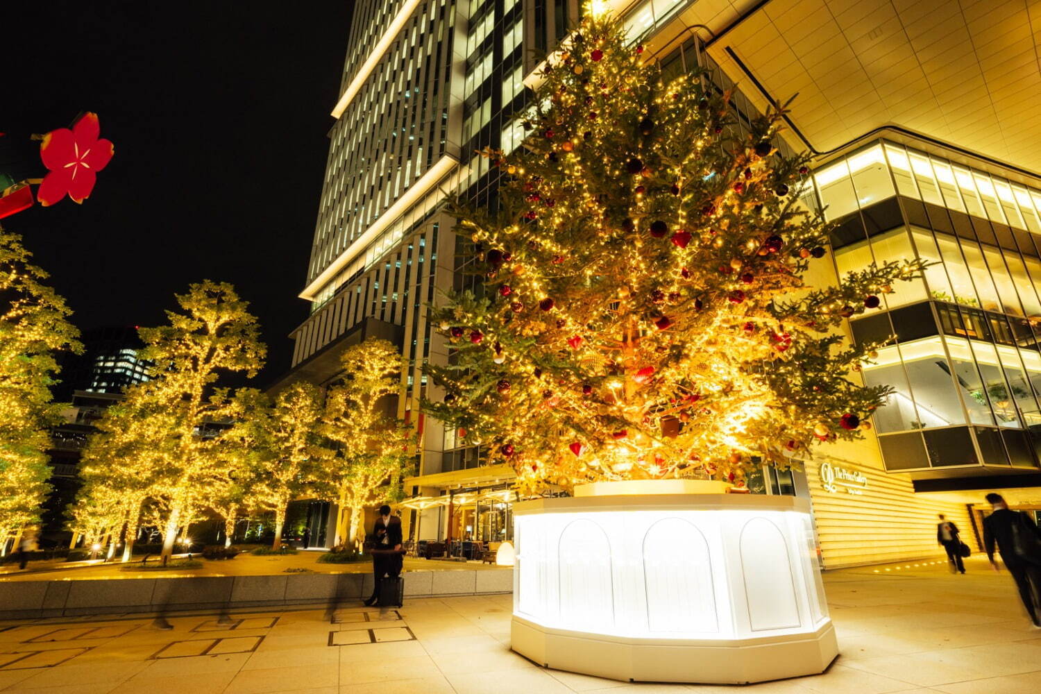 東京ガーデンテラス紀尾井町のイルミネーション2023、“ローズが輝く”クリスマスツリーなど｜写真4