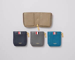 トム ブラウンの財布に鮮やかコバルトブルー＆グレージュの新色、2WAY