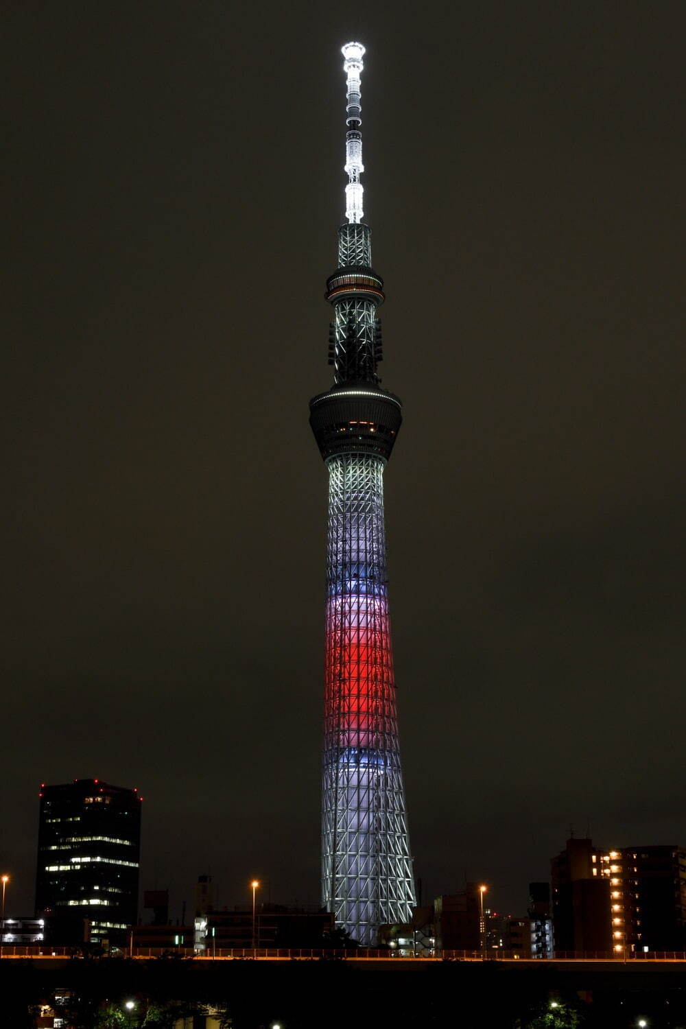 日本国旗をイメージした特別ライティング
(C)TOKYO-SKYTREE