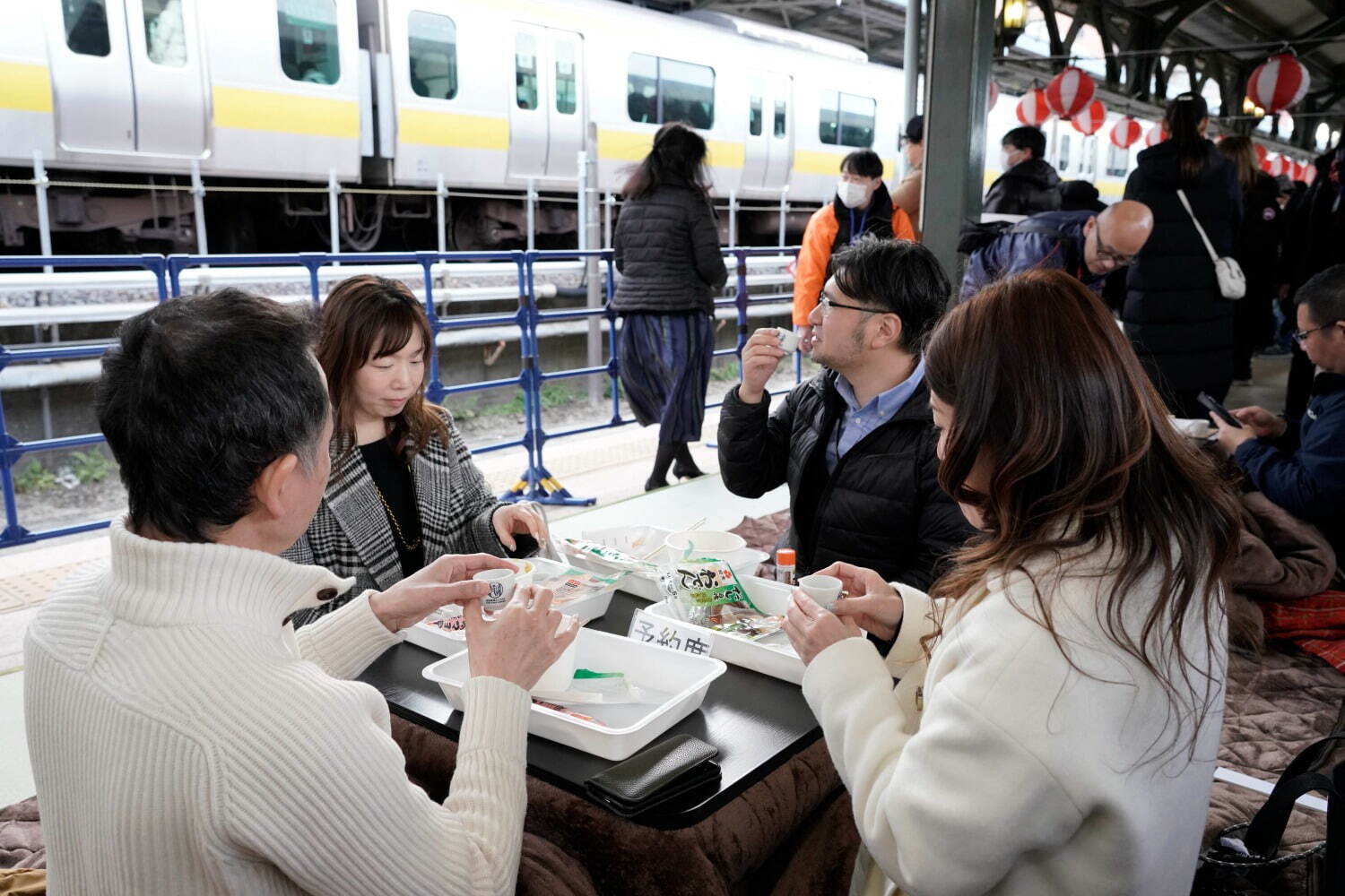 「おでんで熱燗ステーション」JR両国駅“幻のホーム”で、熱燗とおでんをこたつで楽しむ限定イベント｜写真3