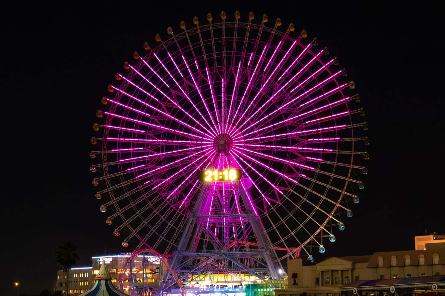 横浜の街が「プリキュア」色に染まる特別イベント、大観覧車のライト