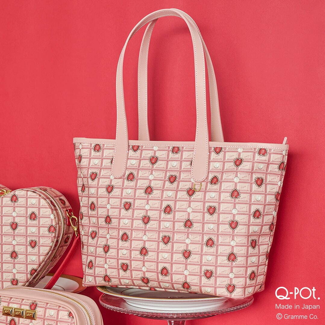 Q-pot.“苺の板チョコ風”新作バッグ＆ウォレット、パールを並べたハート