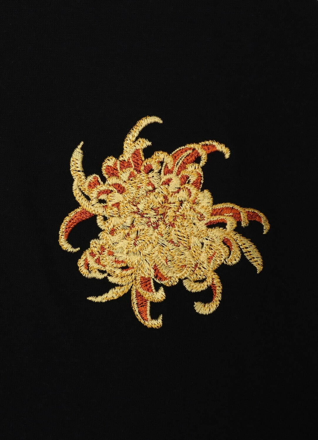 ワイルドサイド ヨウジヤマモトより、菊＆ダリアの刺繍入りTシャツやジップアップフーディ―｜写真7