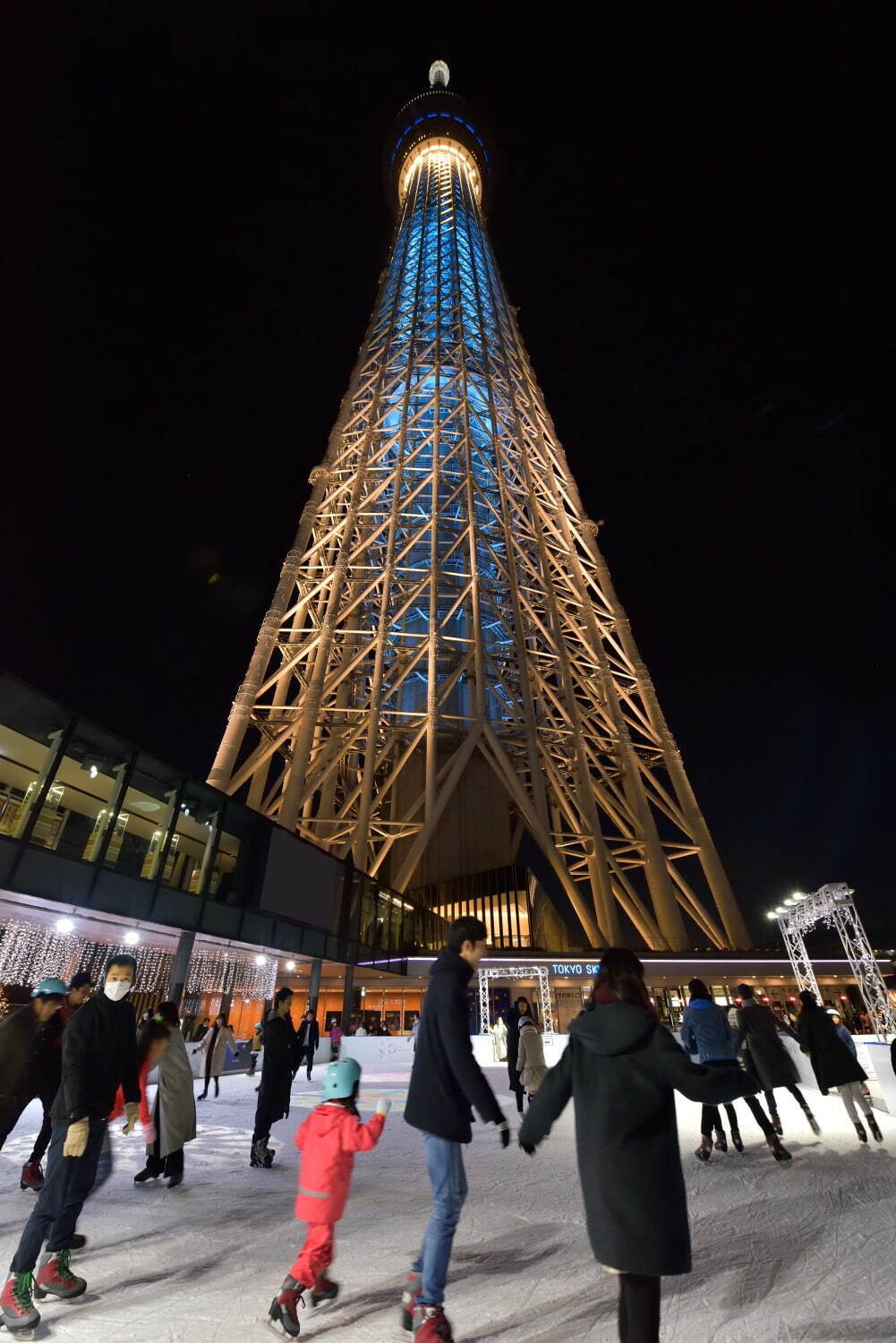 東京スカイツリータウン アイススケートパーク」“本物の氷”の屋外