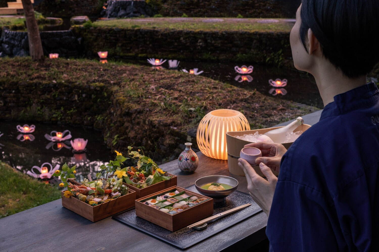 星のや軽井沢「花の宴」花モチーフのろうそく・花行燈を棚田に浮かべた幻想的な空間、雅楽の生演奏も｜写真6