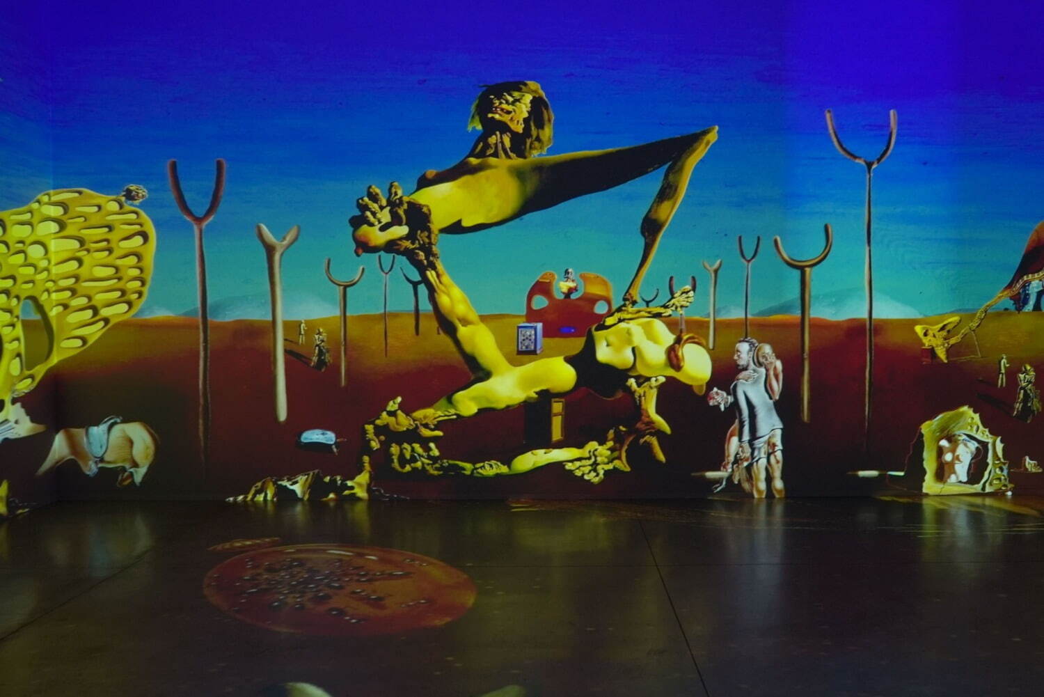 サルバドール・ダリの没入型展覧会が角川武蔵野ミュージアムで、《記憶 