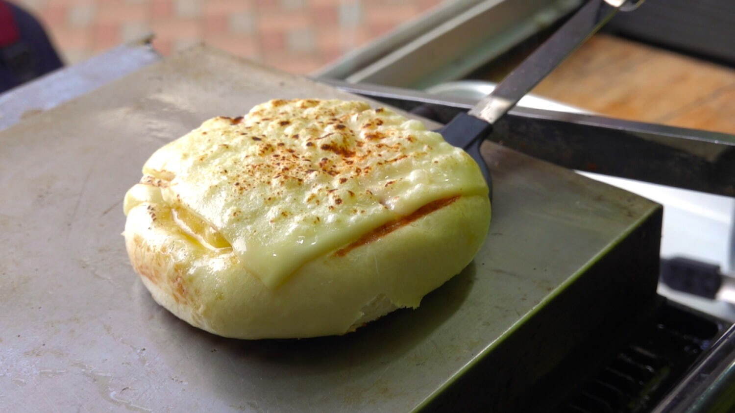 ＜噂の中華まんキッチンカー＞
「チーズ肉まん」