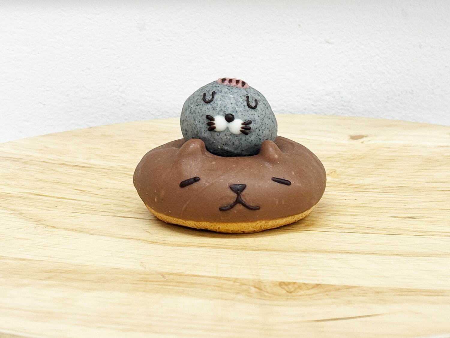 「ぼのぼの×カピバラさん」がドーナツに、黒ゴマ味とミルクチョコ味がフロレスタから｜写真6