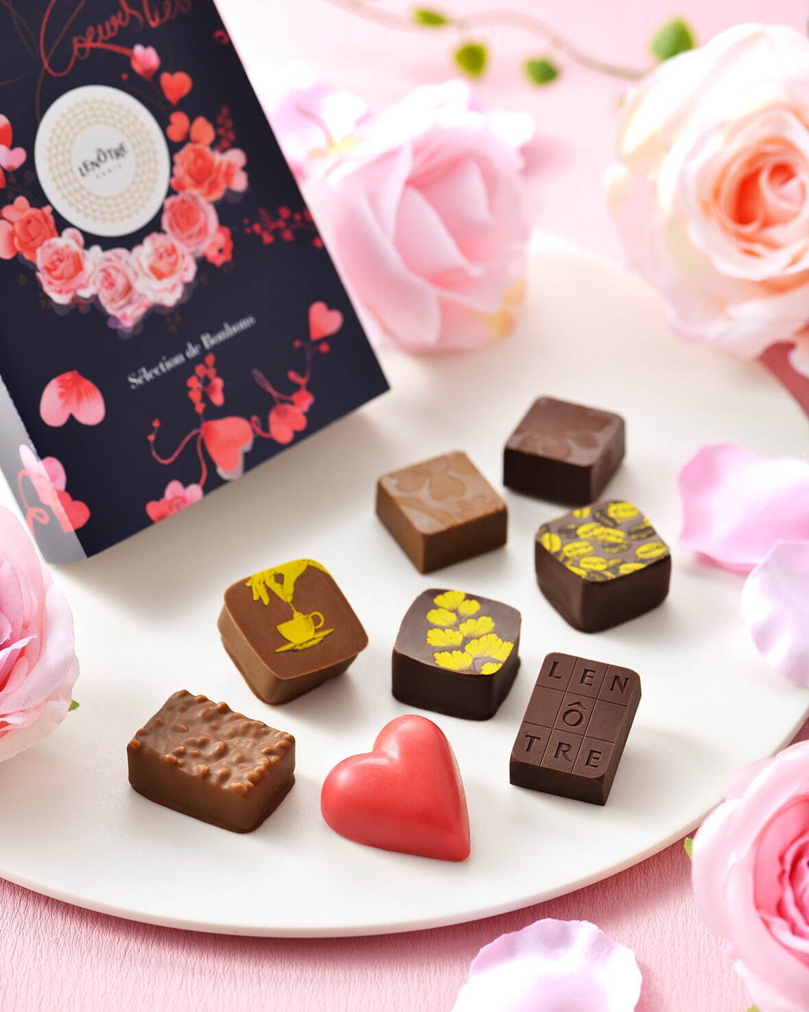 仏発ルノートルの24年バレンタイン“苺×ハート”のチョコレート、愛の花びらが舞う限定BOXで｜写真5